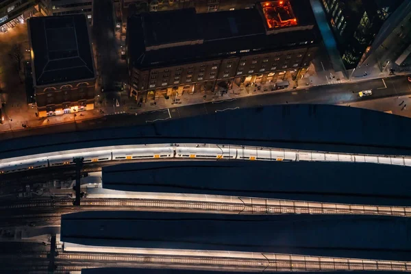 Ночной Вид Воздуха Железнодорожный Вокзал Лондонского Моста Поезда Ожидающие Освещенных — стоковое фото