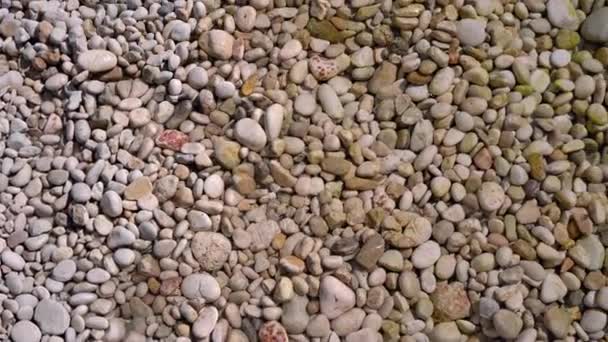Сонце Світить Невеликих Гравійних Каменів Пляжі Лімні Корфу Греція Море — стокове відео