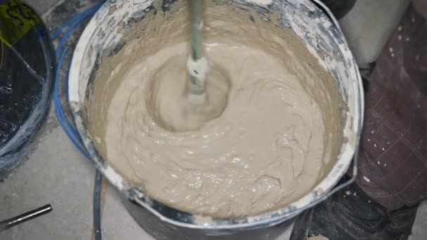 Natte Mortel Cement Pasta Gemengd Emmer Bouwplaats Close Detail Van — Stockvideo
