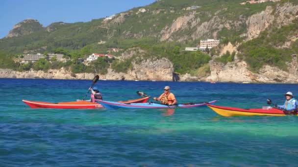 Liapades Greece September 2022 Three Unknown People Sea Kayaking Bright — Stock Video
