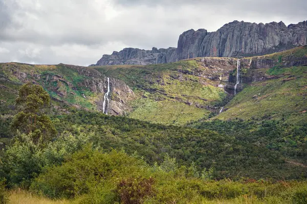 Водопады Массивом Андрингитра Видно Время Похода Пику Боби — стоковое фото