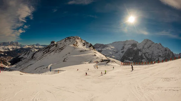 Vista Las Pistas Esquí Alrededor Montaña Sela Selaronda Dolomitas Italia — Foto de Stock