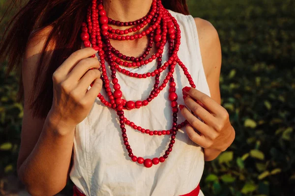 Large Red Necklace Chest Young Ukrainian Girl White Dress Bride — Foto de Stock
