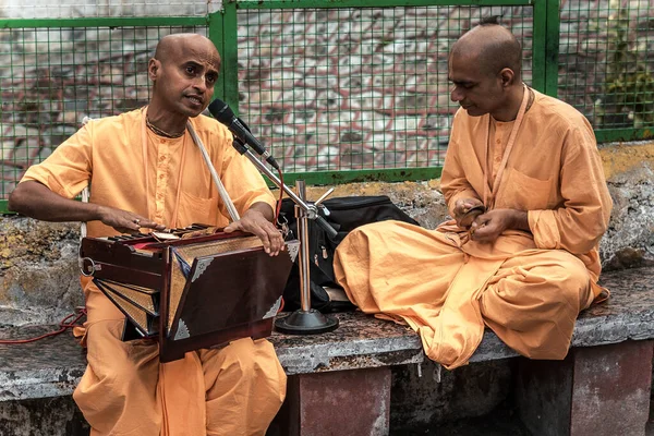 Ришикеш 2023 Год Уличные Индийские Религиозные Музыканты Национальными Инструментами Индии — стоковое фото