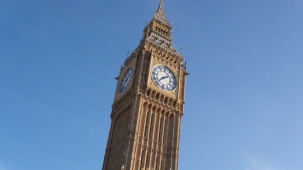 Big Ben Turmuhr London Großbritannien Vor Blauem Himmel — Stockvideo