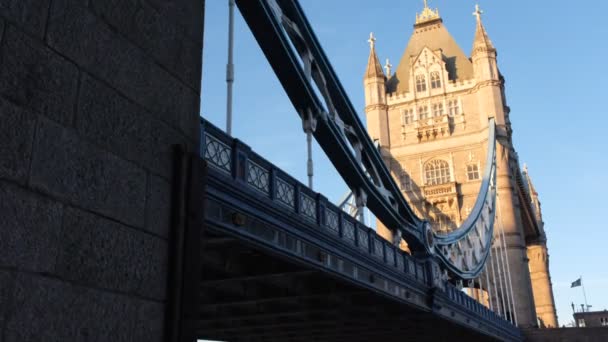 Tower Bridge London Közeli Turisztikai Látványosságok — Stock videók
