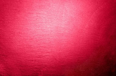 Taş masa yüzeyi Viva Magenta rengi. Tebeşir, arka plan için kırmızı tahtada silinmiş. Metin ya da grafik tasarım eklemek için doku. Kopya alanı olan Stone table Top Manzarası. Yaşasın 2023 'ün Magenta rengi.