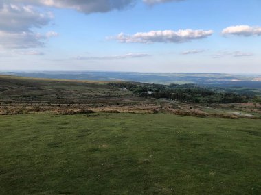 Dartmoor Ulusal Parkı 'nda Dartmoor, İngiltere, İngiltere' deki Haytor kayalarının manzarası.