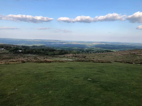 Dartmoor Ulusal Parkı 'nda Dartmoor, İngiltere, İngiltere' deki Haytor kayalarının manzarası.