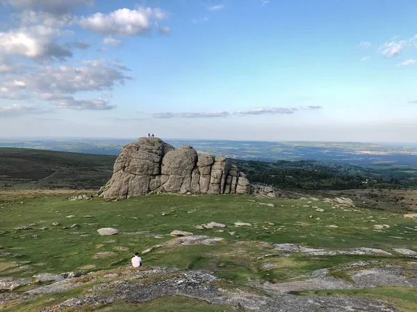 Dartmoor Ulusal Parkı 'nda Dartmoor, İngiltere, İngiltere' deki Haytor kayalarının manzarası.