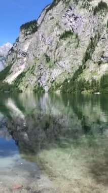 Obersee Gölü, Berchtesgaden, Bavyera, Almanya. Doğa manzarası, ulusal park rezervi. Alps Dağı ve Obersee Gölü 'nün muhteşem manzarası. Konigsee Panoraması