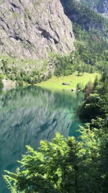 Obersee Gölü, Berchtesgaden, Bavyera, Almanya. Doğa manzarası, ulusal park rezervi. Alps Dağı ve Obersee Gölü 'nün muhteşem manzarası. Konigsee Panoraması