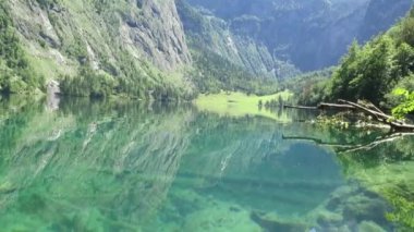 Obersee Gölü, Berchtesgaden, Bavyera, Almanya. Doğa manzarası, ulusal park rezervi. Alps Dağı ve Obersee Gölü 'nün muhteşem manzarası. Konigsee Panoraması
