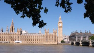 Londra manzarası, Büyük Ben 'le parlamento binaları. İngiliz tarihi, Westminster Sarayı, nehir kıyısı. Yüksek kalite 4k görüntü