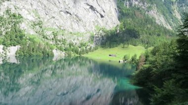 Obersee Gölü, Berchtesgaden, Bavyera, Almanya. Doğa manzarası, ulusal park rezervi. Alps Dağı ve Obersee Gölü 'nün muhteşem manzarası. Konigsee Panoraması
