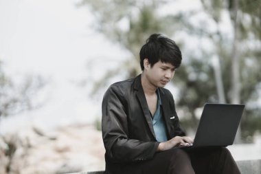 Çalışanlar şirketten kovuldu ya da istifa etti iş bulmak için dizüstü bilgisayar kullandı, görüşme ayarladı