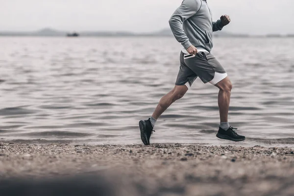 Здоровий Спосіб Життя Молодий Фітнес Чоловік Бігає Приморському Пляжі Тренування — стокове фото