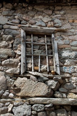 Antika mimari, tarihi bina, antika pencere, antika kapı, pencere manzarası, kapı manzarası, antika bina cephesi, tarihi bina cephesi