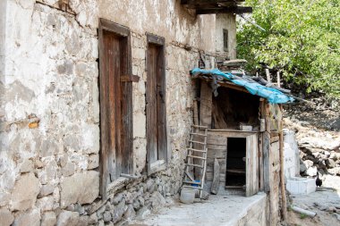 Antika mimari, tarihi bina, antika pencere, antika kapı, pencere manzarası, kapı manzarası, antika bina cephesi, tarihi bina cephesi