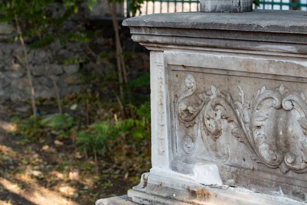 土耳其城市中的古罗马石棺 墓地中的花园墙 遗产建筑 — 图库照片