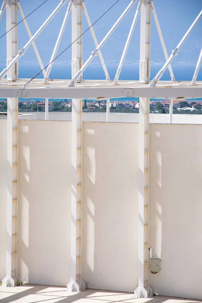 Die Decke Eines Gebäudes Mit Dem Meer Hintergrund Die Struktur — Stockfoto