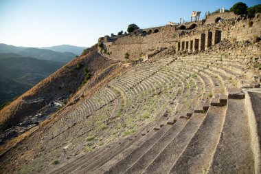 Antik Pergamum şehrinin kalıntılarında amfitiyatro. Antik Şehir, Akropol Pergamon Tiyatrosu, İzmir, Türkiye. 