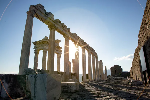 Świątynia Trajana Akropolu Pergamonu Turcji Okres Rzymski Ruiny Starożytnego Miasta — Zdjęcie stockowe