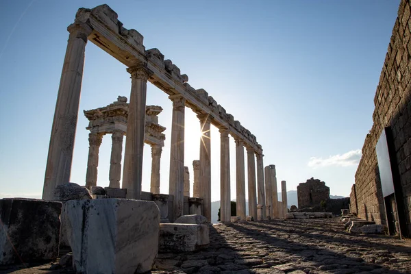 Świątynia Trajana Akropolu Pergamonu Turcji Okres Rzymski Ruiny Starożytnego Miasta — Zdjęcie stockowe