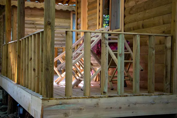 Holzzaun Tisch Und Stühle Eines Holzhauses Dorf Terrasse Eines Landhauses — Stockfoto