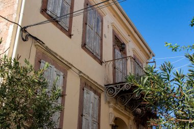 Türkiye 'nin eski Cunda kentinin mimarisi. Cunda 'nın merkezinde eski bir ev..