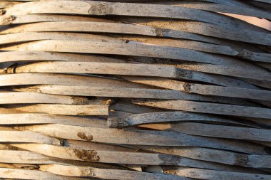 Eski ahşap kalaslar, doku ya da arka plan. Tahta döşeme dokusu. Tasarım için soyut arkaplan ve doku. Projeniz veya konseptiniz için mükemmel bir arkaplan.