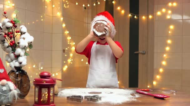 Ragazzo Che Cuoce Biscotti Natale Casa Bambino Impasta Pasta Filmati — Video Stock