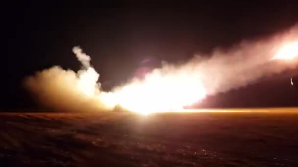 Automobile Multiple Launch Rocket System Grad Fires Shooting Long Distance — Vídeos de Stock