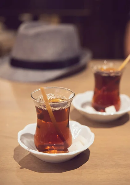 Dois Copos Com Aroma Chá Turco Tradicional Com Açúcar Pires — Fotografia de Stock