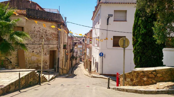 Stadsgezicht Met Smalle Straatjes Huizen Een Zonnige Zomerdag Spanje — Stockfoto