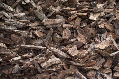 Saman veya dekorasyon için çekici kırmızımsı kahverengi çam kabuğu kabuğu gübresi