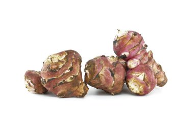 Kudüs enginarı (Helianthus tuberosus), ayrıca güneş kökü, güneş boğması, yabani ayçiçeği veya beyaz arka planda izole edilmiş top inambur olarak da bilinir.
