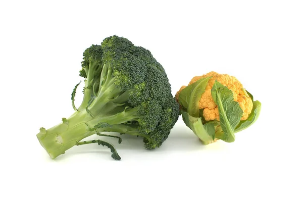 Świeży Kolorowy Żółty Kalafior Brokułami Wyizolowany Białym Tle Zdrowe Odżywianie — Zdjęcie stockowe