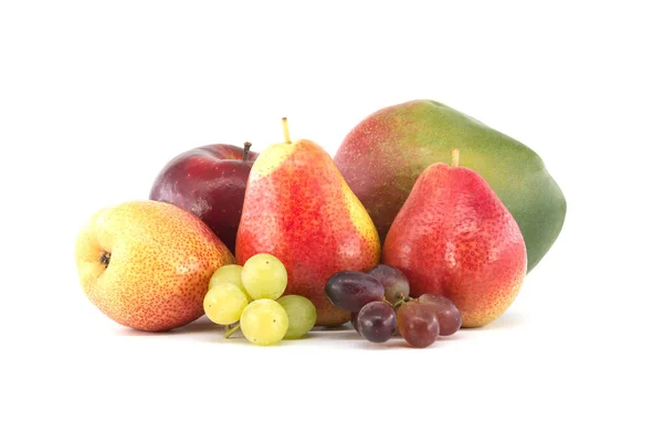 分发新鲜健康的水果 包括五颜六色的芒果 绿葡萄和苹果 — 图库照片
