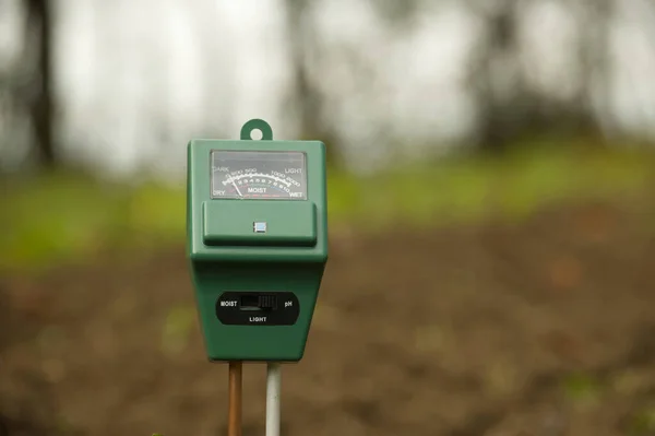 Agricultural meter to measure the soil pH, light and moisture level of the soil in a field