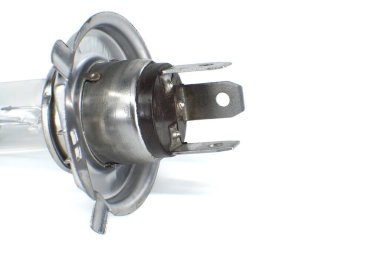 Aracın far lambası H4 ampul bağlantısı beyaz arkaplan, araç parçaları ve yedek