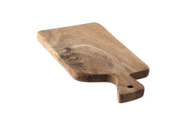 Tahta kesme tahtası, düz bir dokusu olan dikdörtgen şeklinde ve beyaz arka planda izole edilmiş akasya ağacından yapılmış bir sapı var.