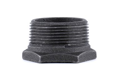 Beyaz arka planda siyah bir borunun yakın plan çekimi. Parçalı bileşen bir eşleşme ya da indirgeyici gibi görünüyor..