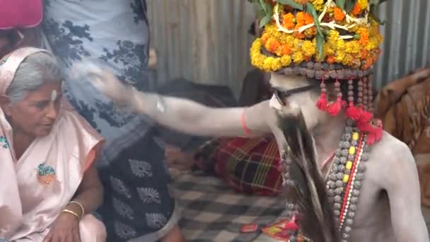 Joven Bendición Sadhu Seguidor Prior Camp Babughat Para Gangasagar Mela — Vídeos de Stock