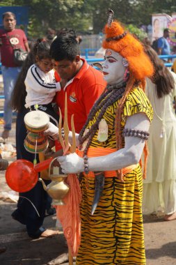 31 Ekim 2022, Kolkata, Batı Bengal, Hindistan. Bahurupi sanatçısının portresi