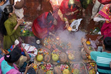 31 Ekim 2022, Kolkata, Batı Bengal, Hindistan. Chhas Puja 'yı kutluyoruz