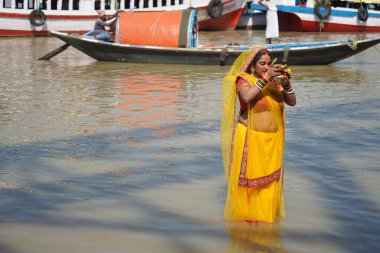 31st October 2022, Kolkata, West Bengal, India. Prayer by a Married woman at Babu Ghat During Chhath Puja clipart