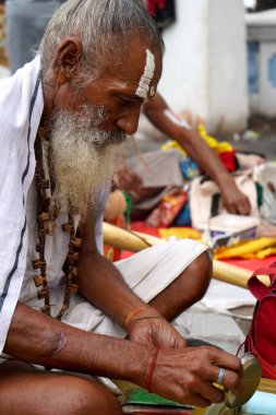 15 Ocak 2023. Kolkata, Batı Bengal, Hindistan. Kolkata Gangasagar Geçiş Kampında Sadhu 'nun Portresi