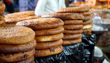 Zakaria Caddesi Kolkata 'da iftar için ekmek tipi