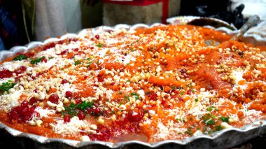 Meşhur Halwa Paratha, Nakhoda Mescid Kolkata yakınlarındaki Zakaria Caddesi 'nde.